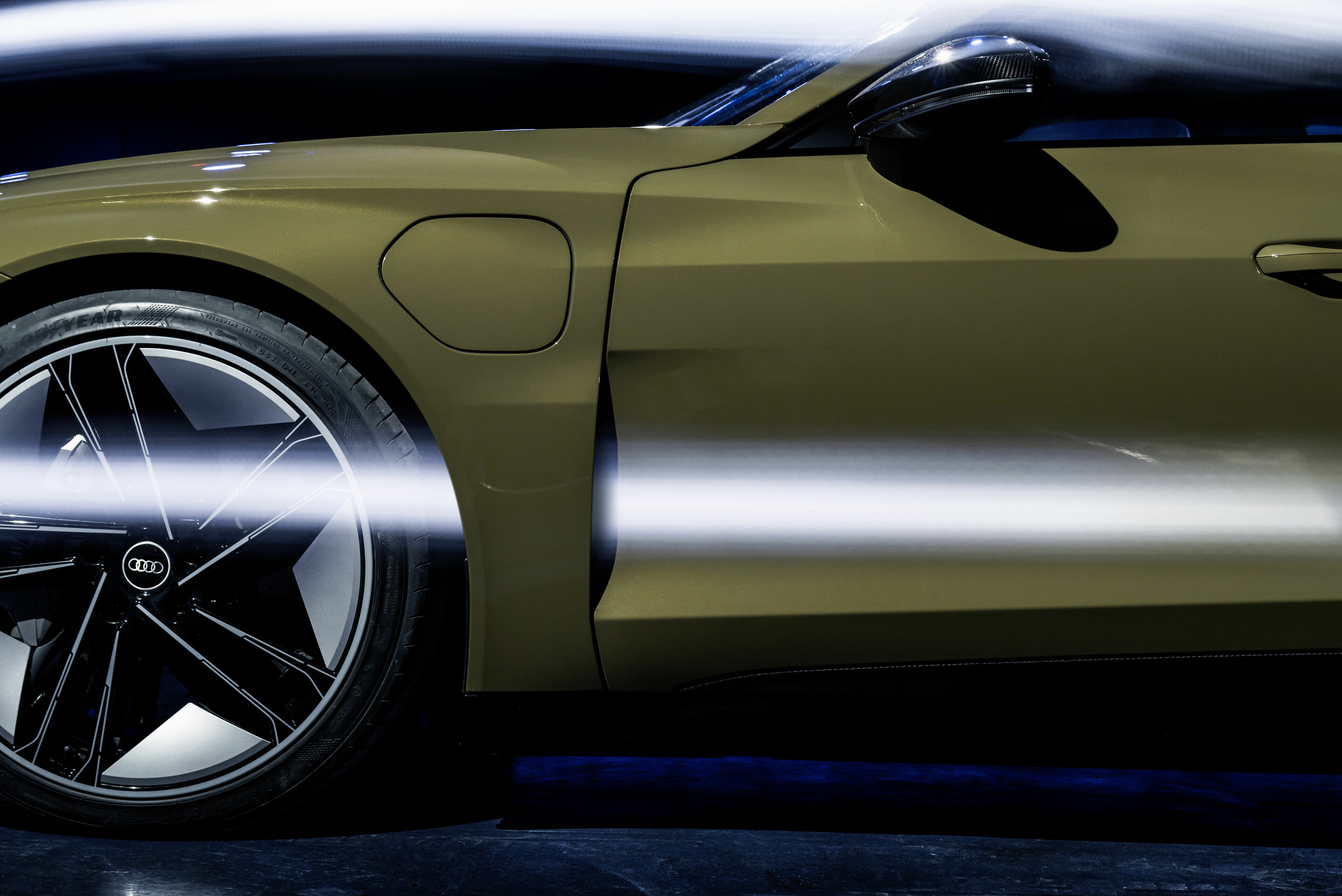 Audi e-tron GT experience - Aerodynamics - Audi RS e-tron GT
Colour: Tacticalgreen metallic
