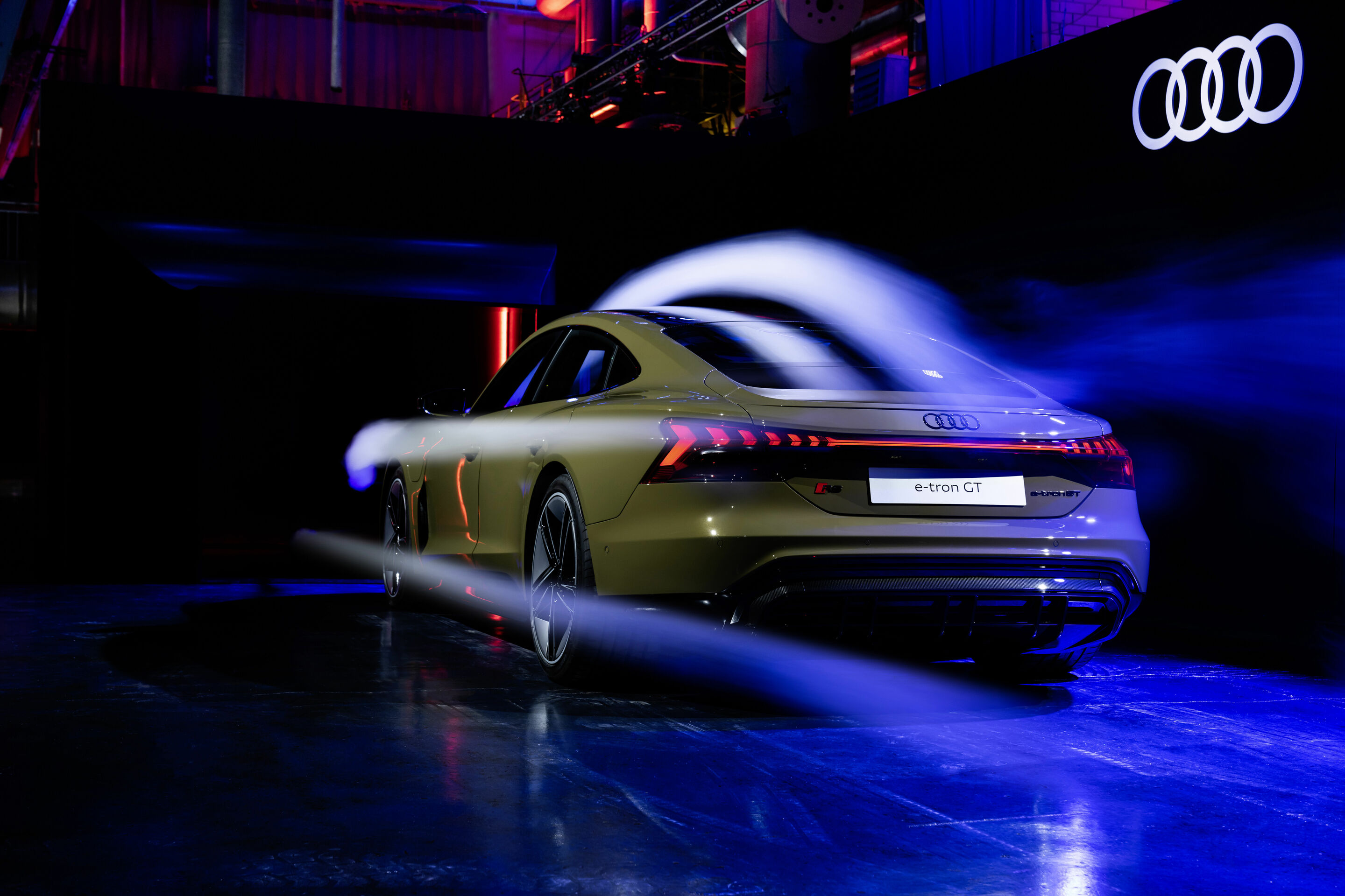 Audi e-tron GT experience - Aerodynamics - Audi RS e-tron GT
Colour: Tacticalgreen metallic