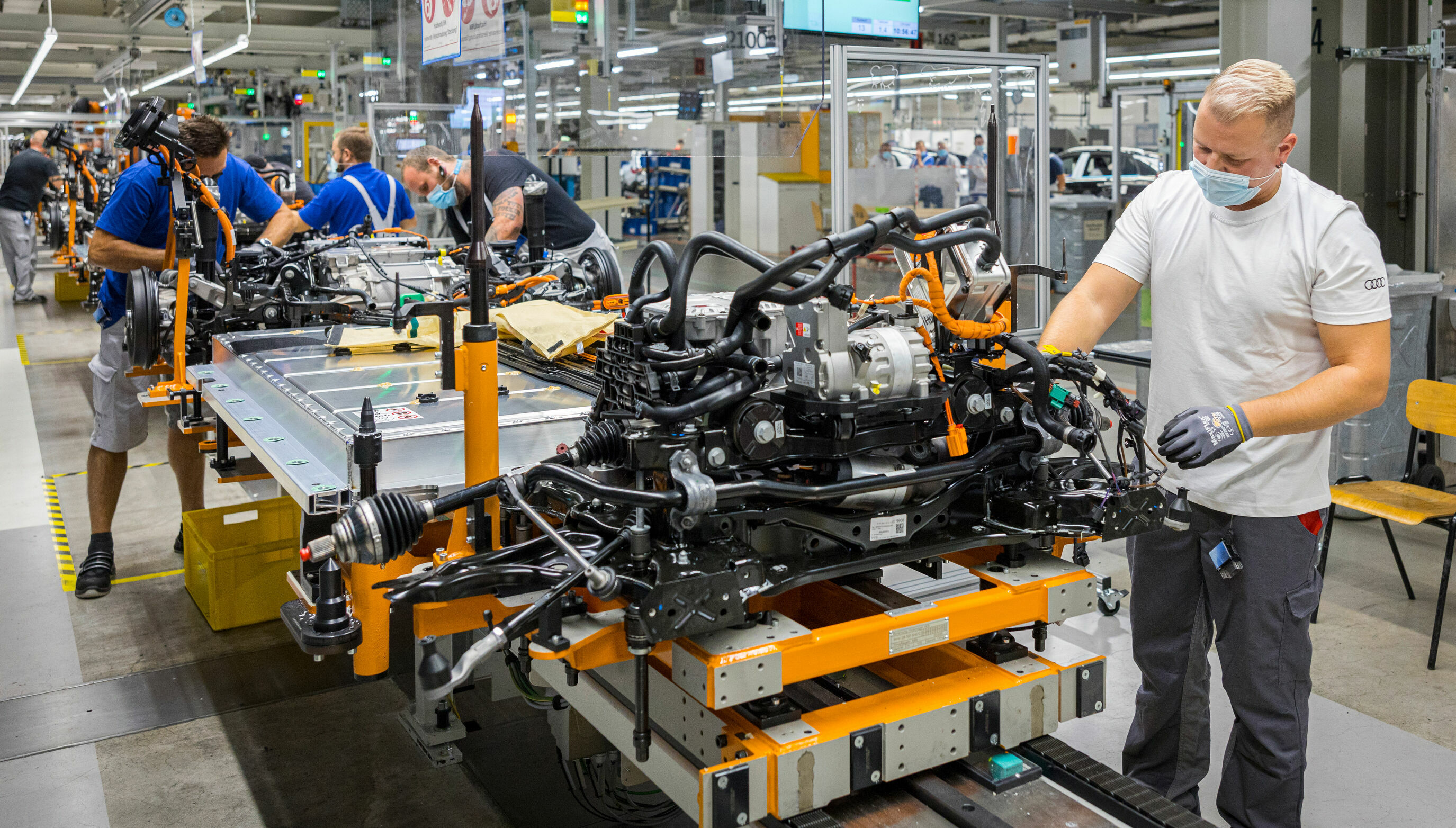 The Audi Q4 e-tron’s success story: in its transition to electromobility, Audi is turning to synergies within the whole group - Audi Q4 e-tron in Zwickau: In its transition to electromobility, Audi is turning to synergies within the whole group.