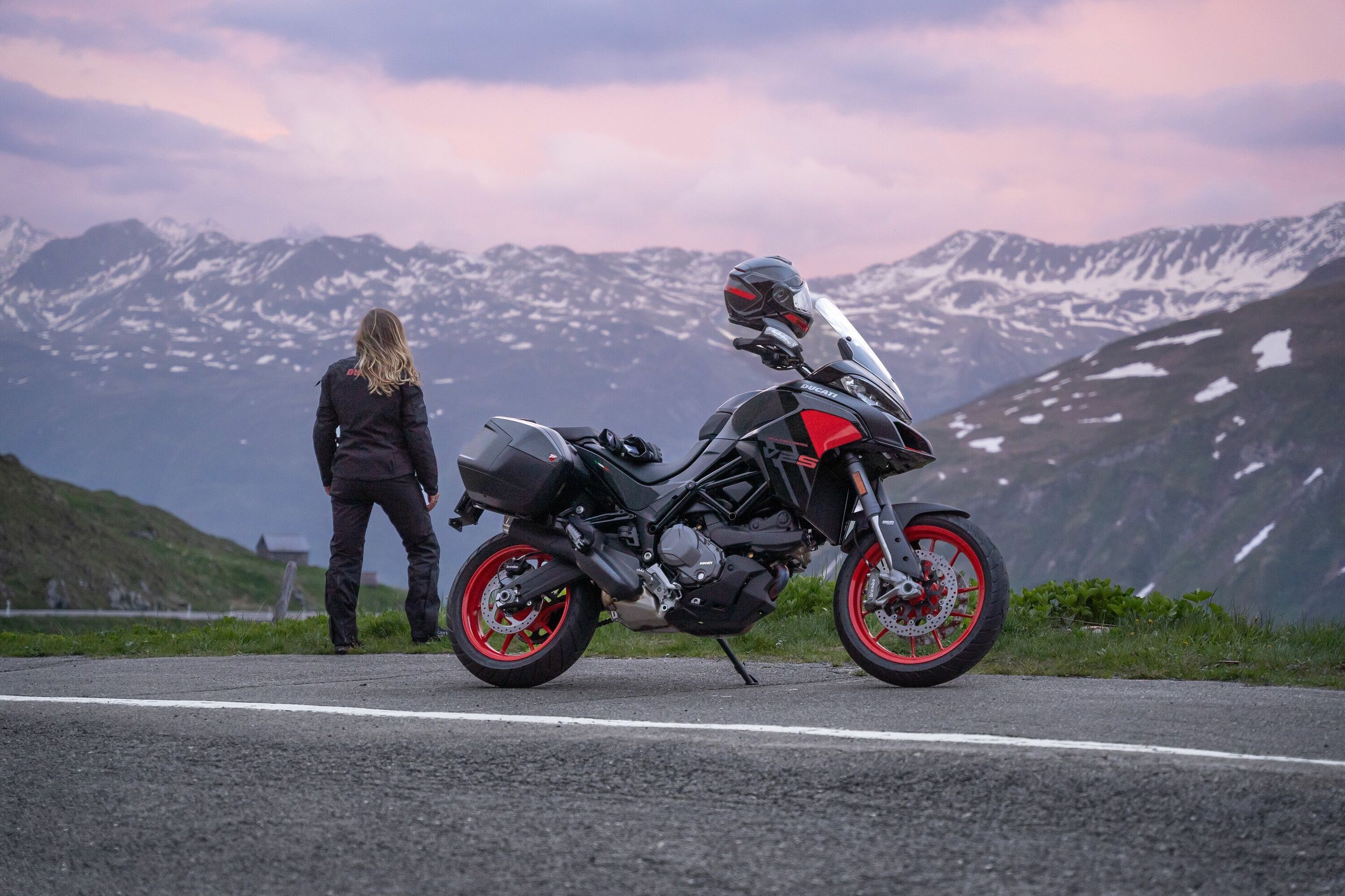 Ducati Motor Holding S.p.A. - Ducati Multistrada V2 Thrilling Black Street Grey