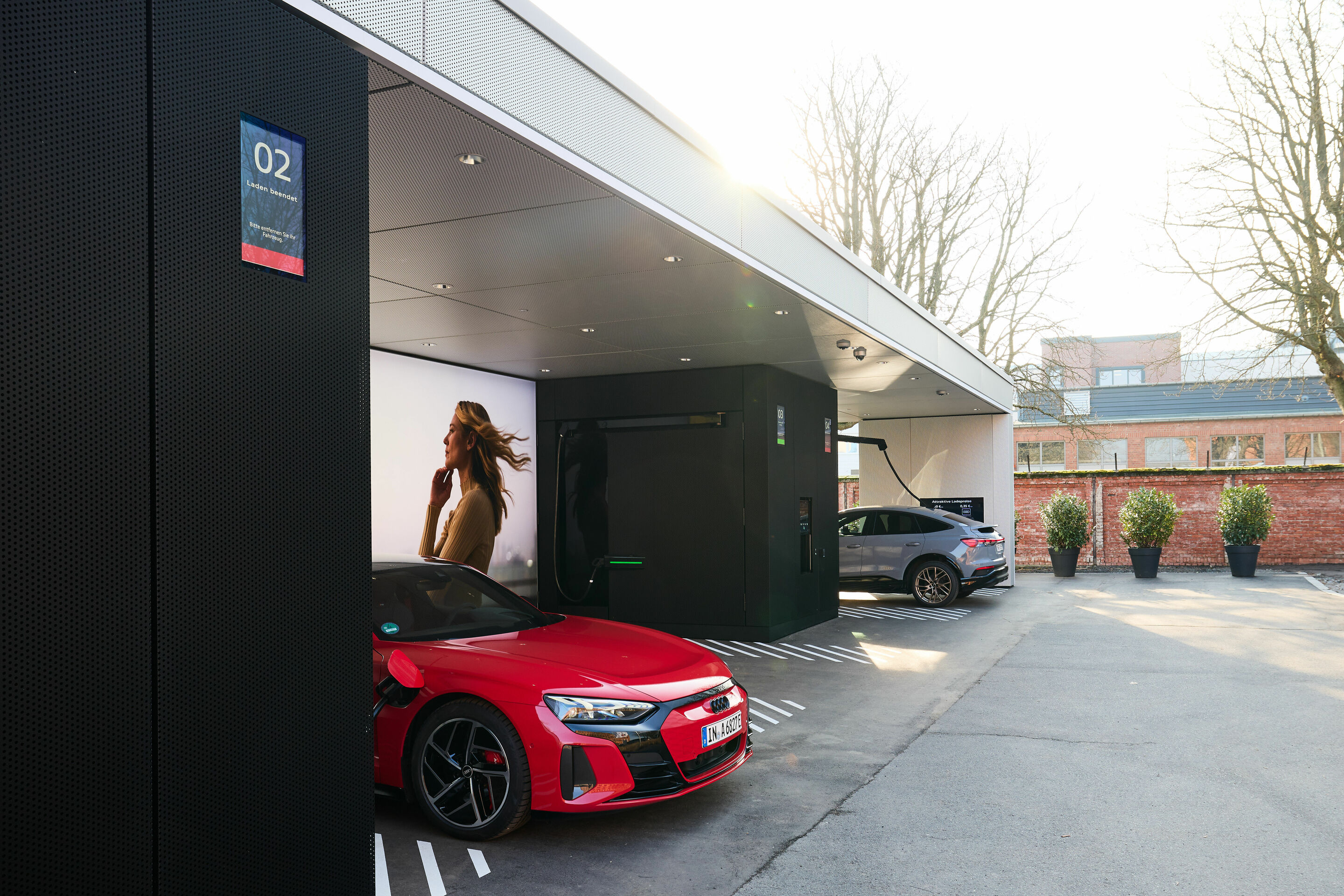 Audi charging hub Frankfurt - Easy-to-move swivel arms facilitate use.