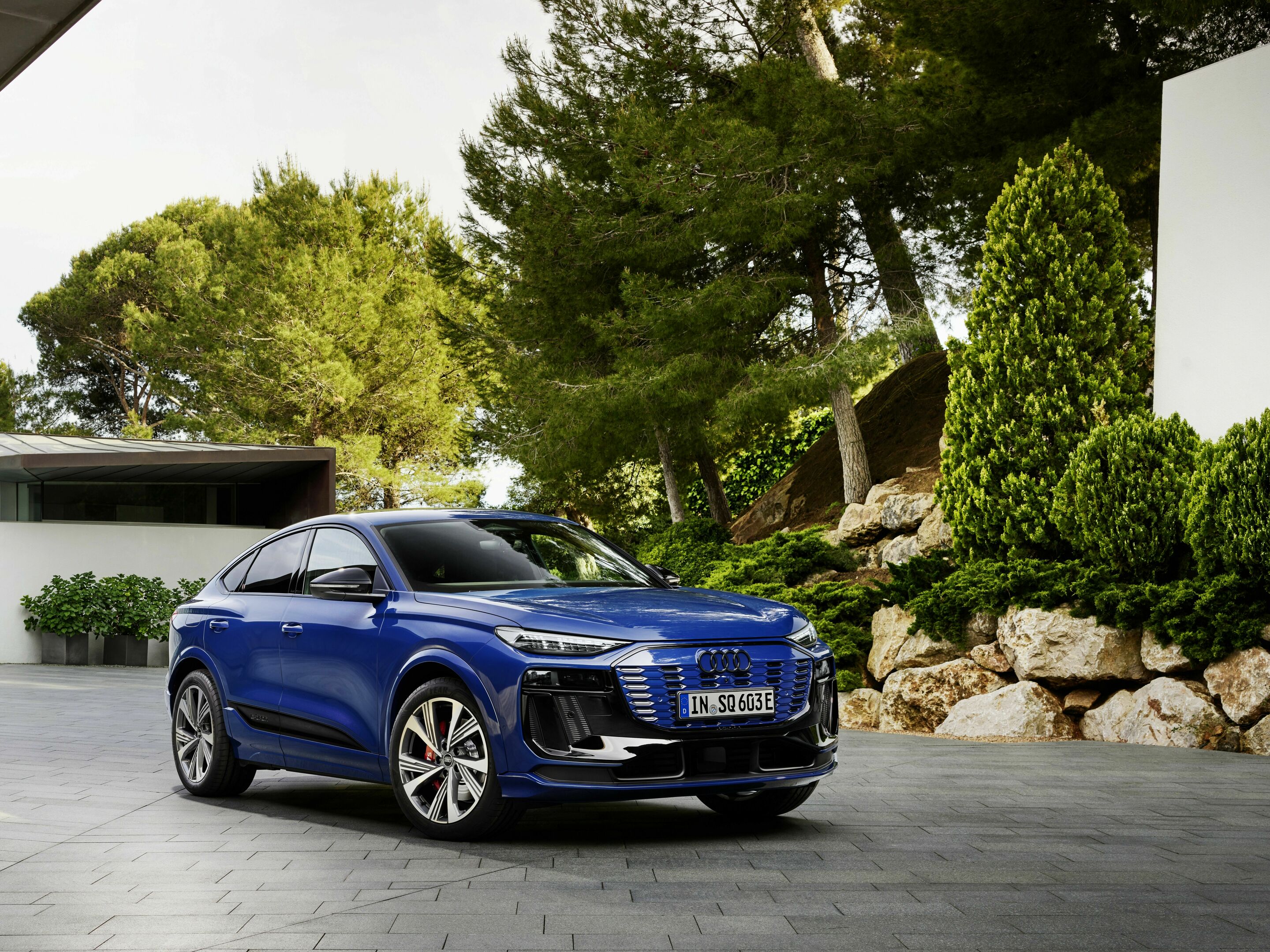 Audi SQ6 Sportback e-tron - Static photo,
Colour: Ascari blue metallic