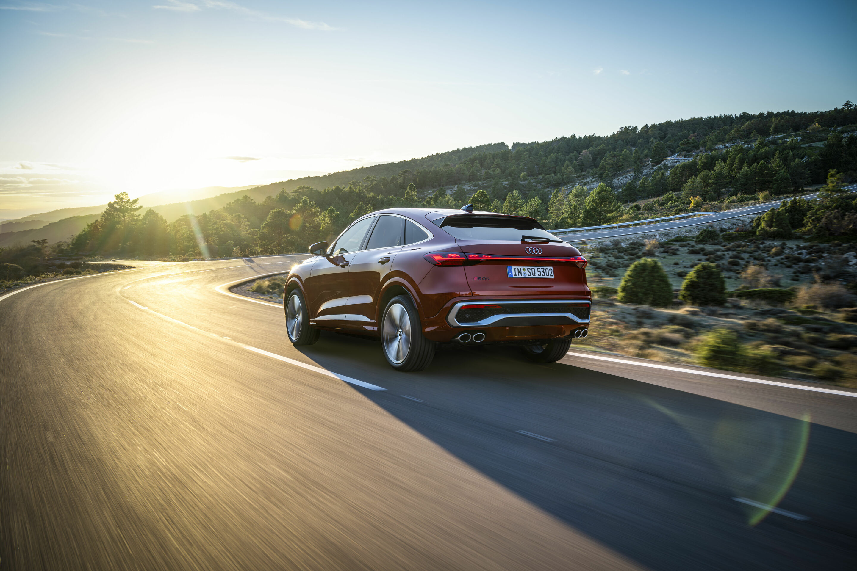 Audi SQ5 Sportback - Dynamic photo,
Colour: Grenadine red metallic