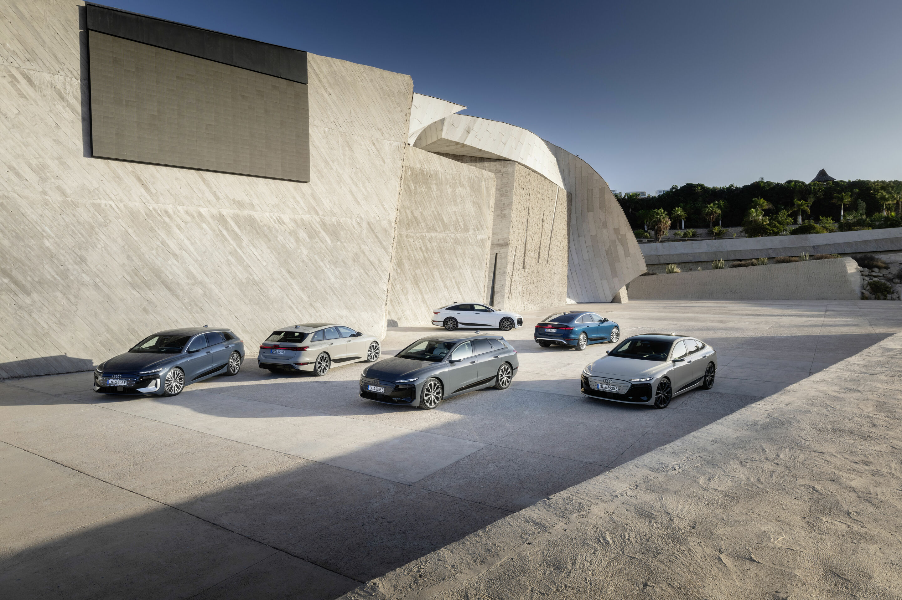 Audi S6 Avant e-tron / Audi A6 Avant e-tron / Audi S6 Sportback e-tron / Audi A6 Sportback e-tron - Static photo,
Colour: Magnet grey, Siam beige metallic, Magnet grey, Glacier white, Malpelo blue metallic