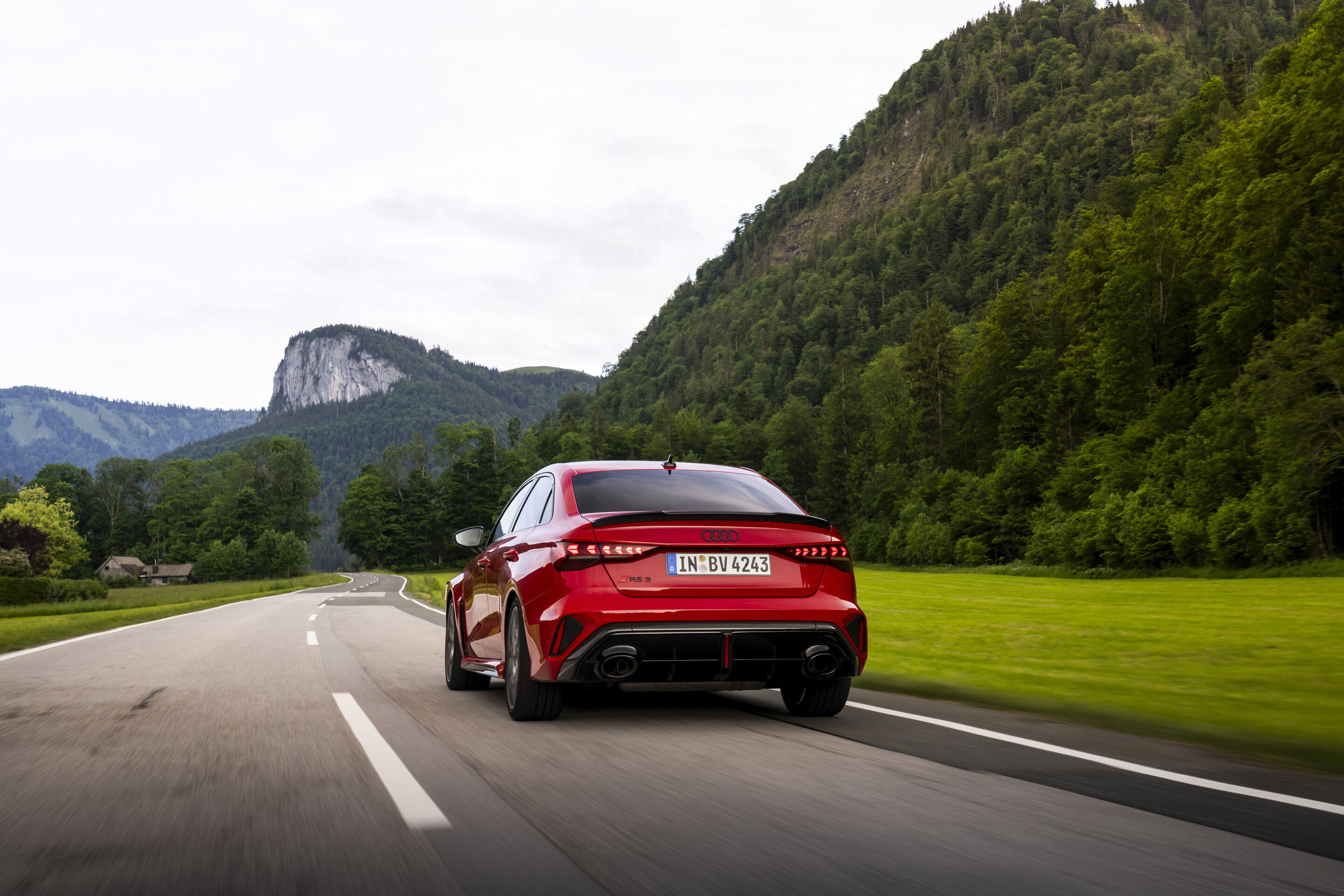 Audi RS 3 Sedan - Dynamic photo,
Colour: Progressive red