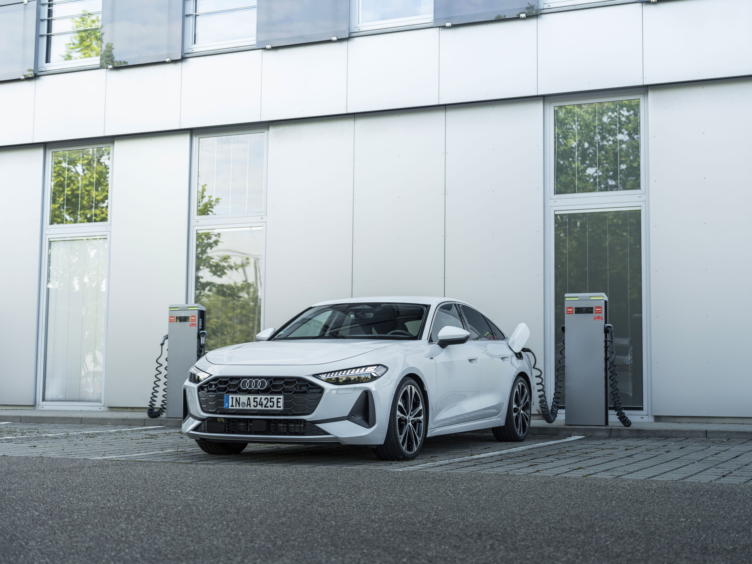 Audi A5 Sedan e-hybrid quattro - Static photo,
Colour: Glacier white