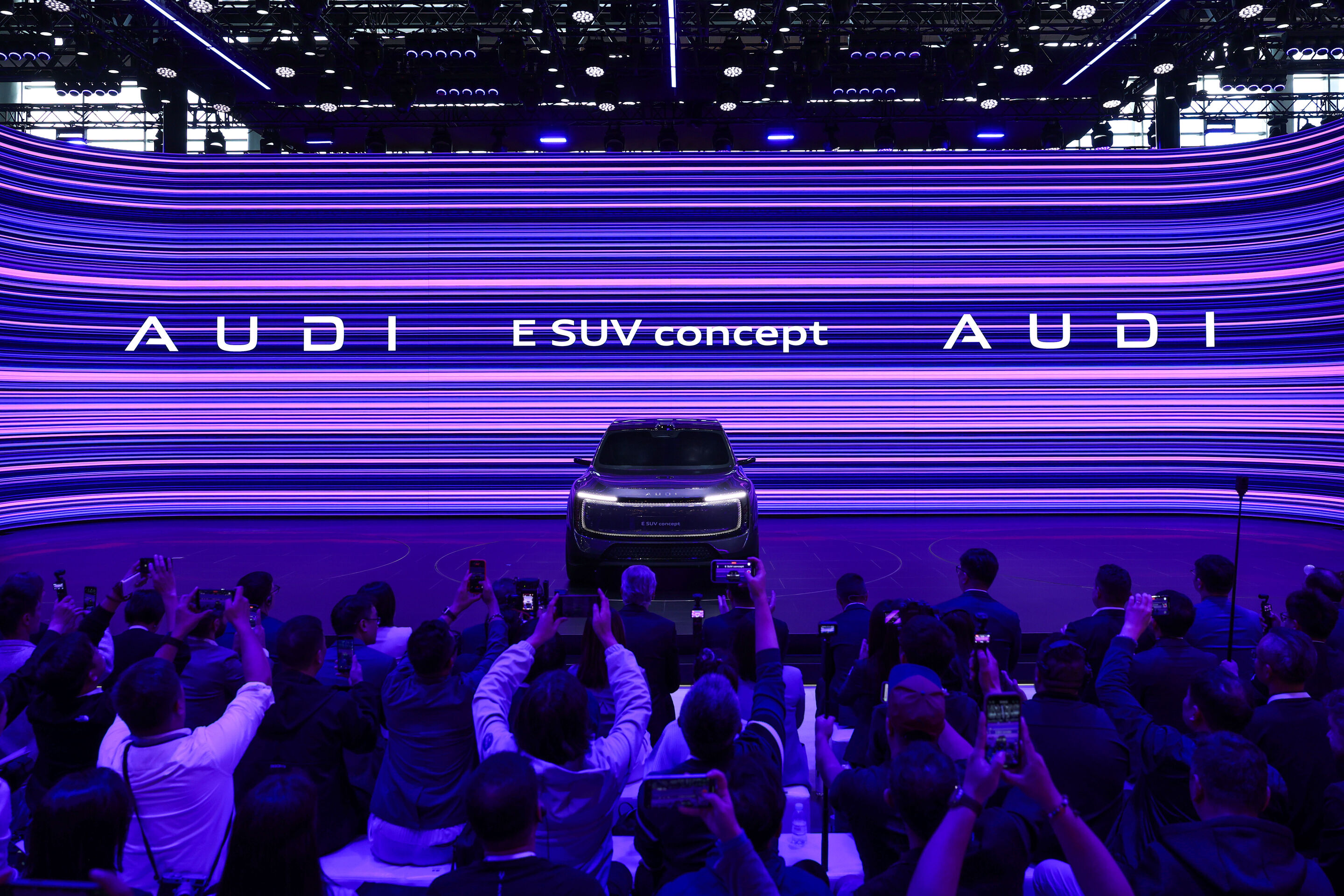 Auto Guangzhou 2025 - Audi continues to push ahead with its largest product initiative in China: With the concept vehicle AUDI E SUV concept the China-exclusive sister brand AUDI is giving a preview of its second production model shortly after its successful...