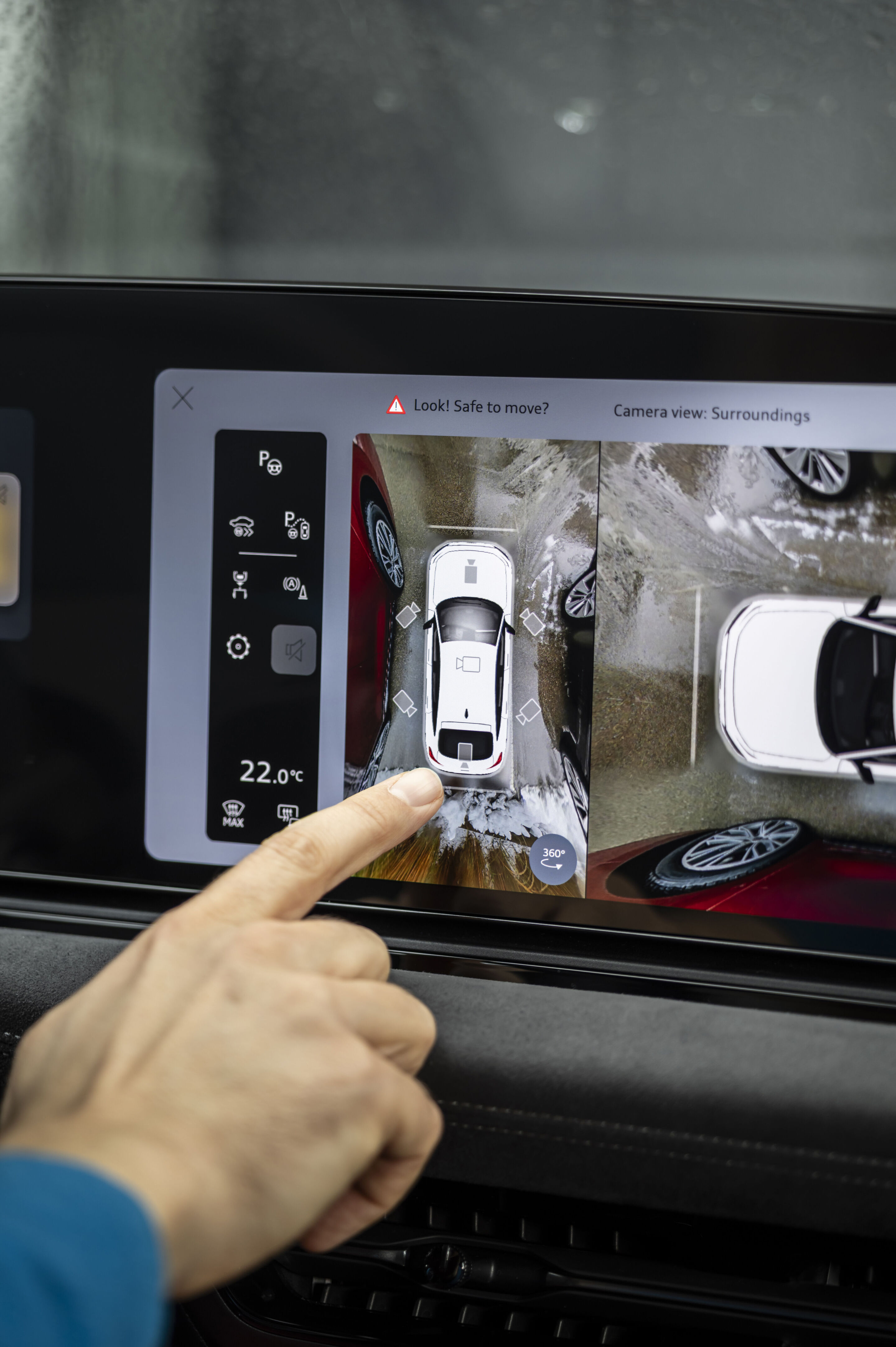 Updates for five Audi model series: more emotion, comfort, and features in store - The 360° 3D parking view displays the vehicle’s surroundings in high resolution, making parking in complex situations easier.