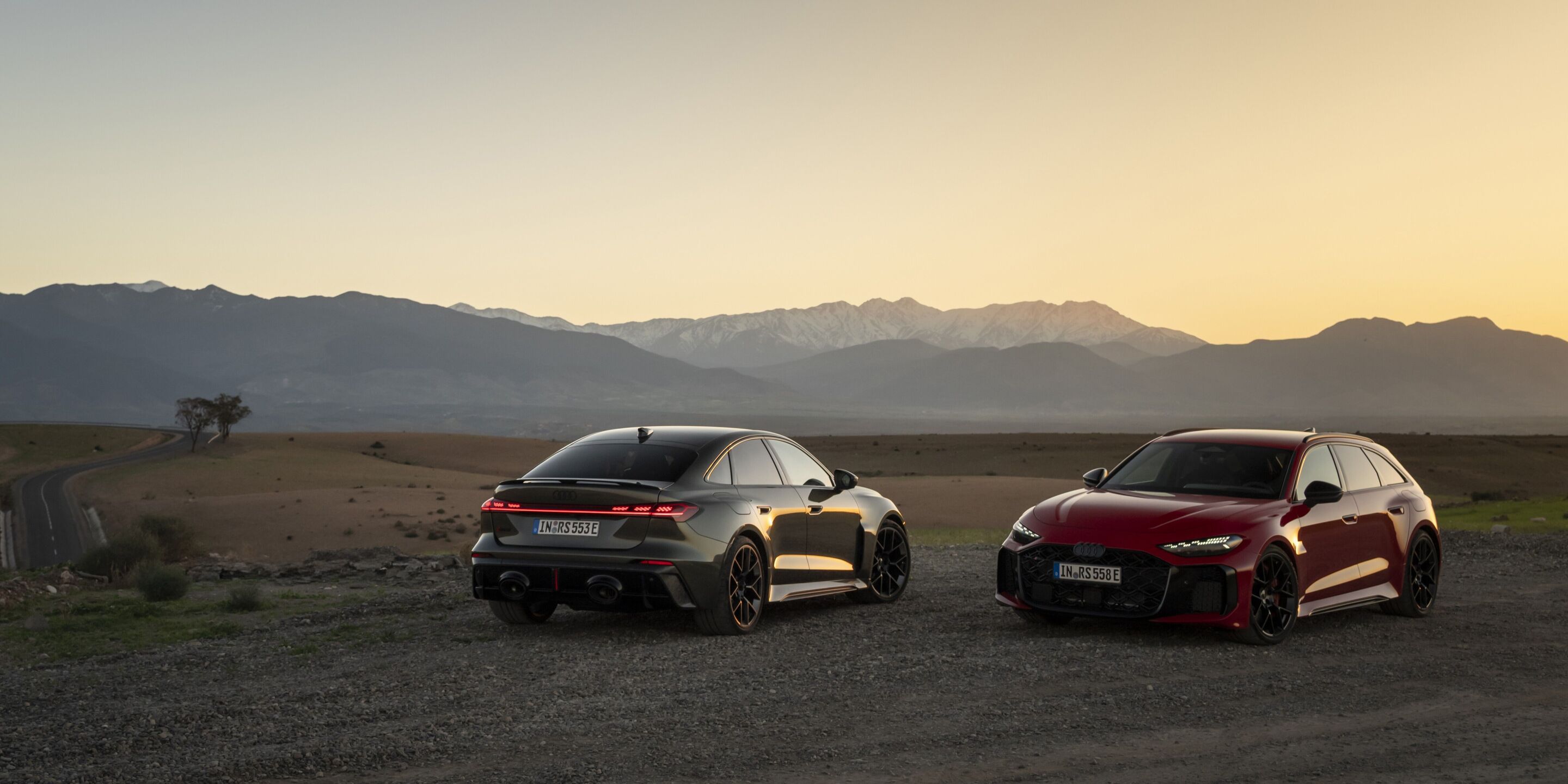 Audi RS 5 Limousine / Audi RS 5 Avant - Audi RS 5 Limousine in Bedfordgreen metallic, three-quarter rear view, Audi RS 5 Avant in Progressiv red metallic, three-quarter front view, outdoor static photo, exterior