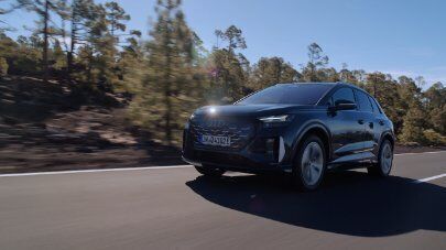 Audi Q4 e-tron   Trailer (dynamic, vertical)